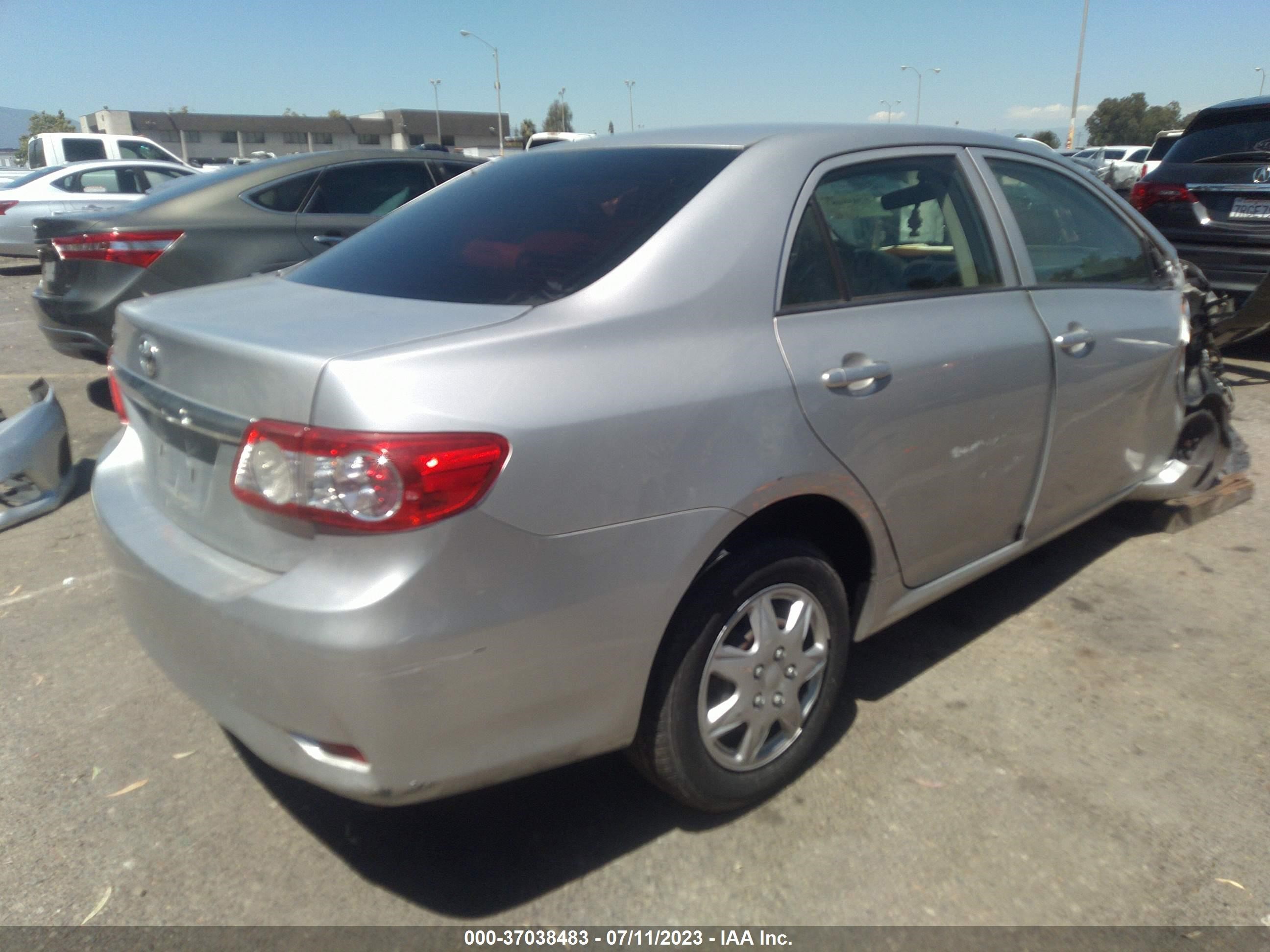 Photo 3 VIN: JTDBU4EE4C9171195 - TOYOTA COROLLA 