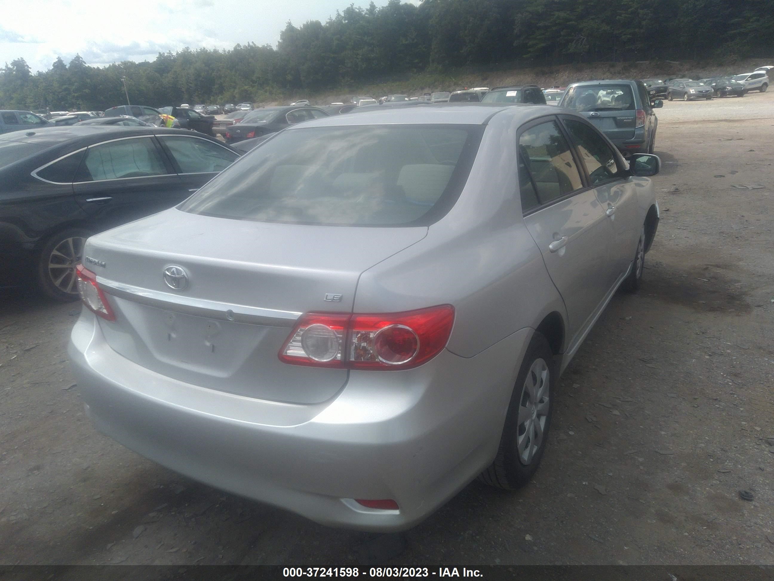 Photo 3 VIN: JTDBU4EE5BJ105574 - TOYOTA COROLLA 