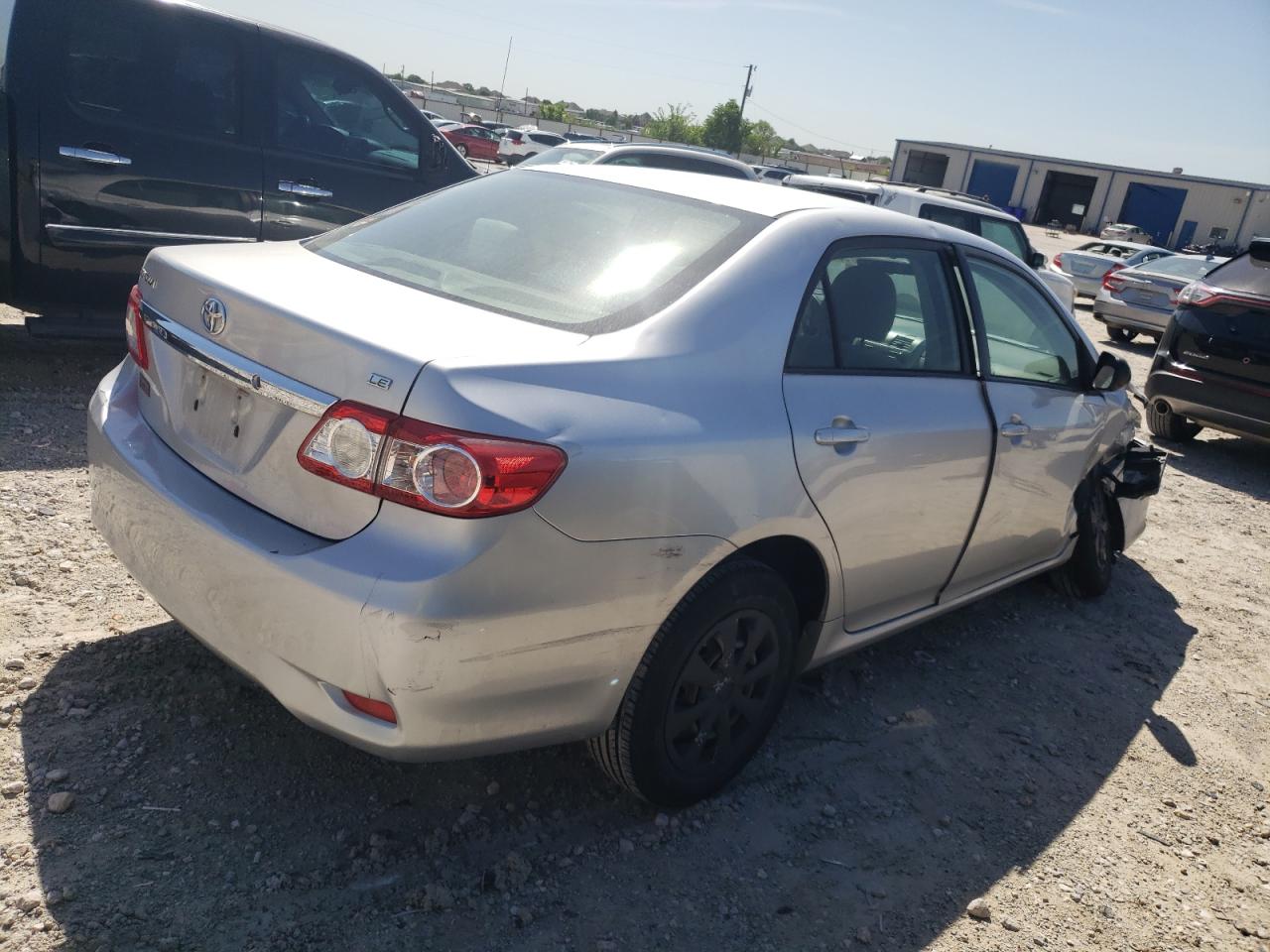 Photo 2 VIN: JTDBU4EE6B9138441 - TOYOTA COROLLA 