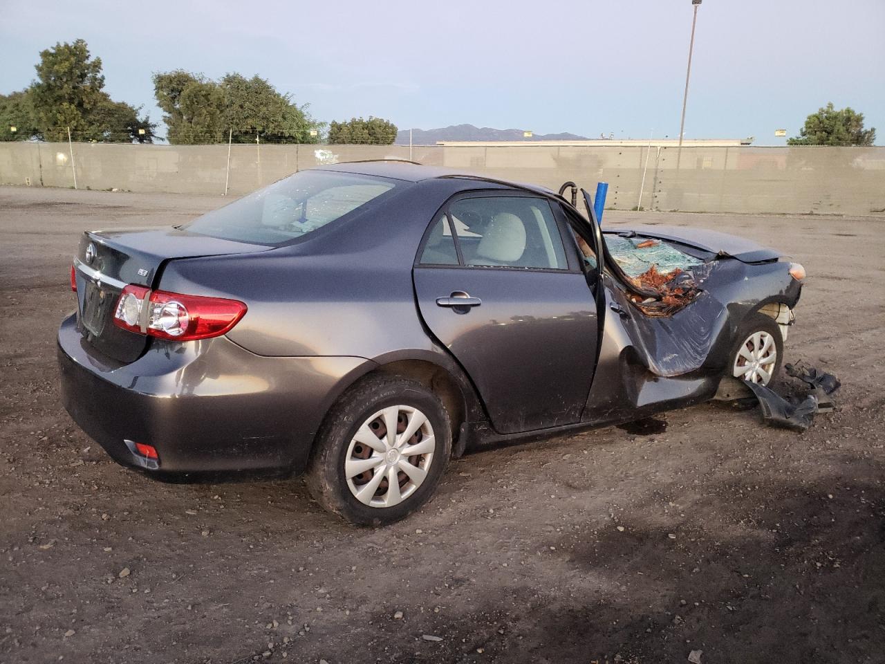 Photo 2 VIN: JTDBU4EE7B9165762 - TOYOTA COROLLA 