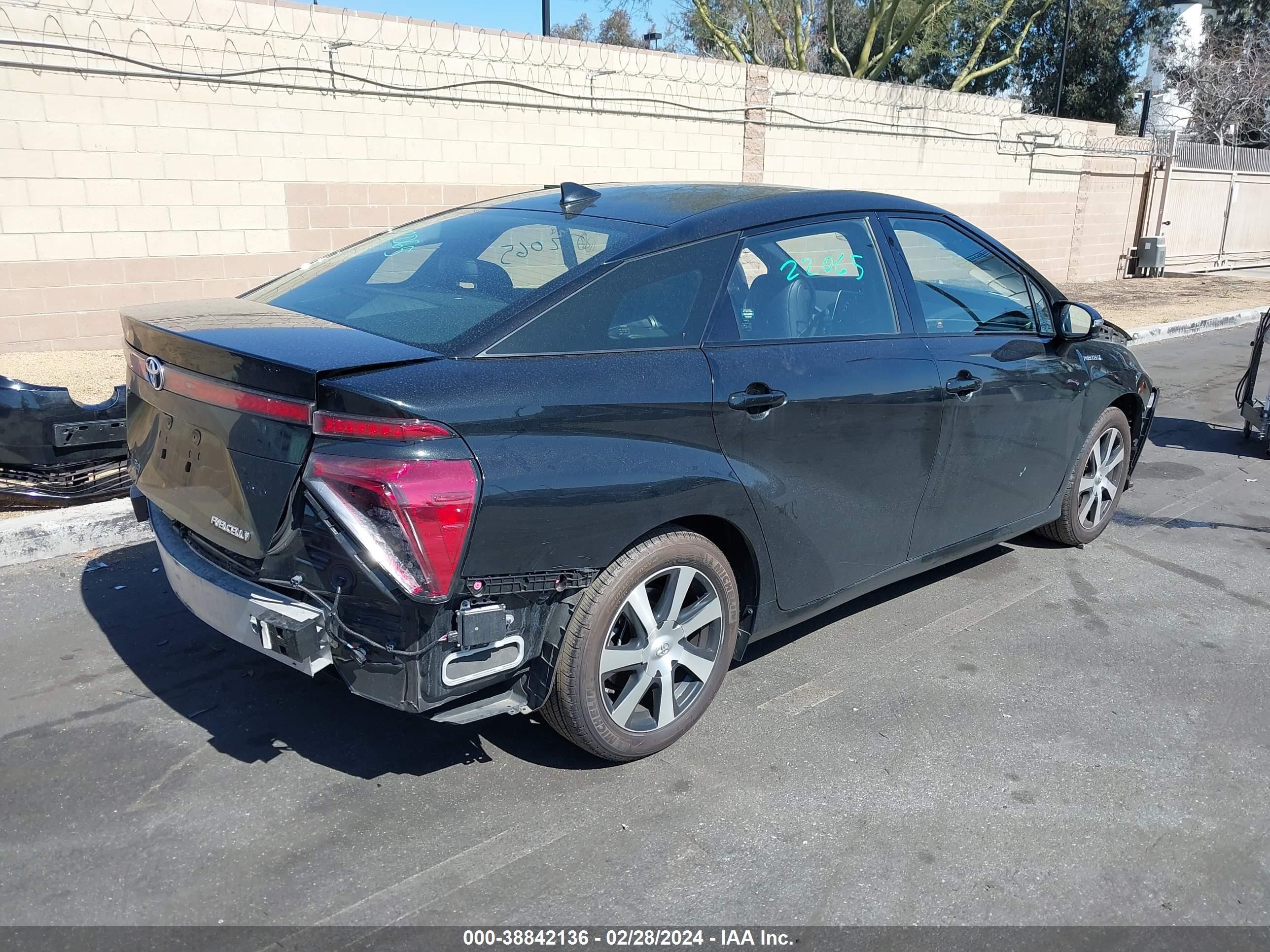 Photo 3 VIN: JTDBVRBD2JA005372 - TOYOTA MIRAI 