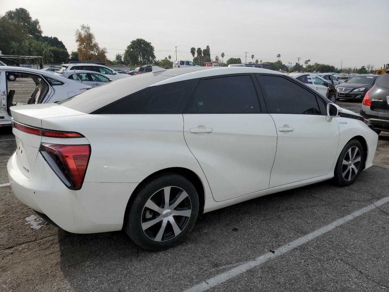 Photo 2 VIN: JTDBVRBD7KA006857 - TOYOTA MIRAI 