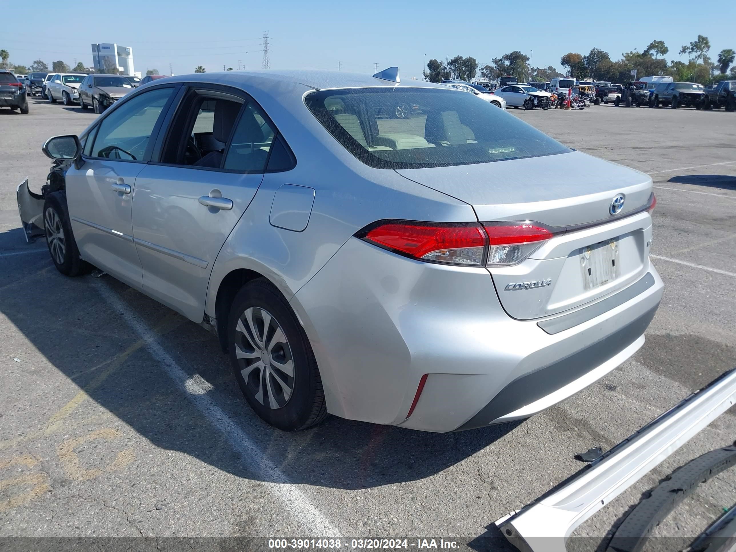 Photo 2 VIN: JTDEAMDE6MJ008636 - TOYOTA COROLLA 