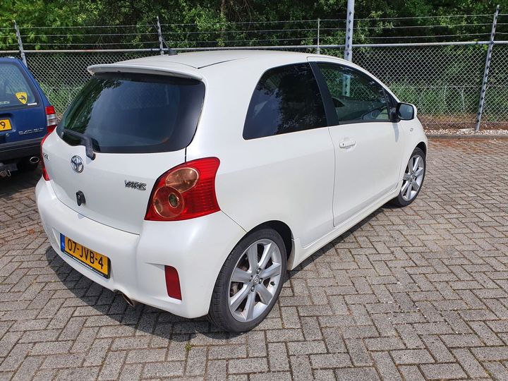 Photo 3 VIN: JTDJL963X00008446 - TOYOTA YARIS 