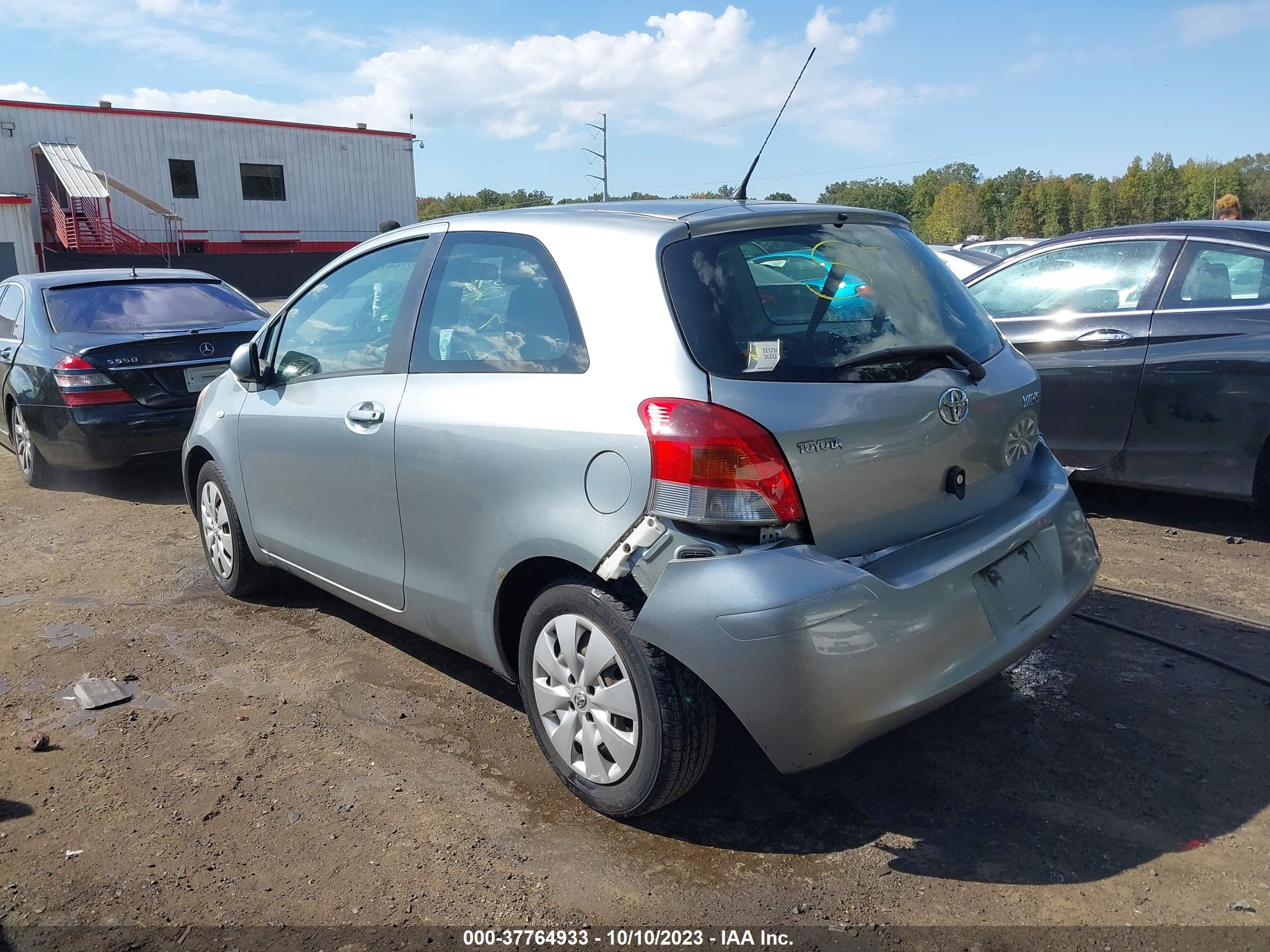 Photo 2 VIN: JTDJT4K30B5327501 - TOYOTA YARIS 