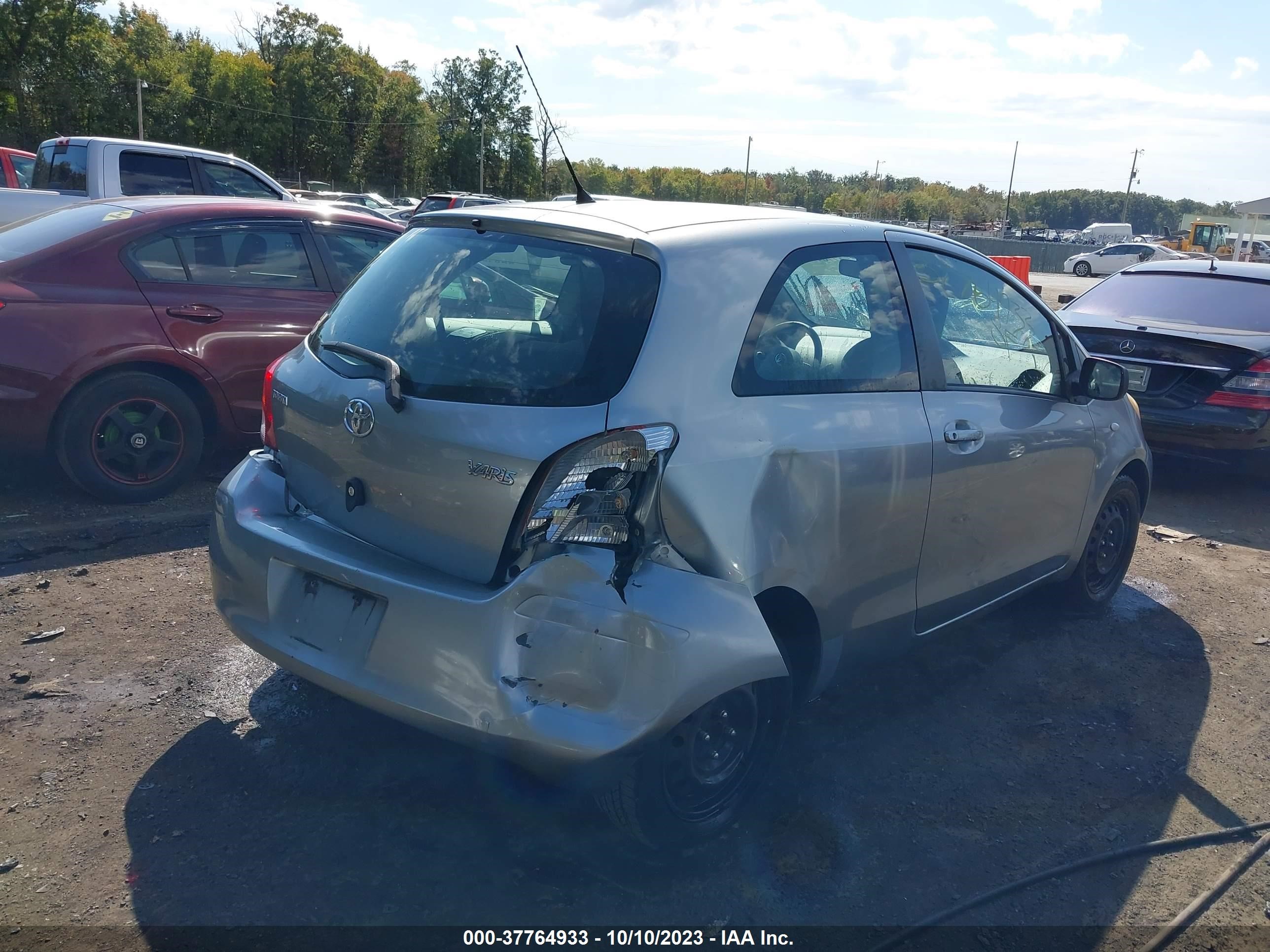 Photo 3 VIN: JTDJT4K30B5327501 - TOYOTA YARIS 