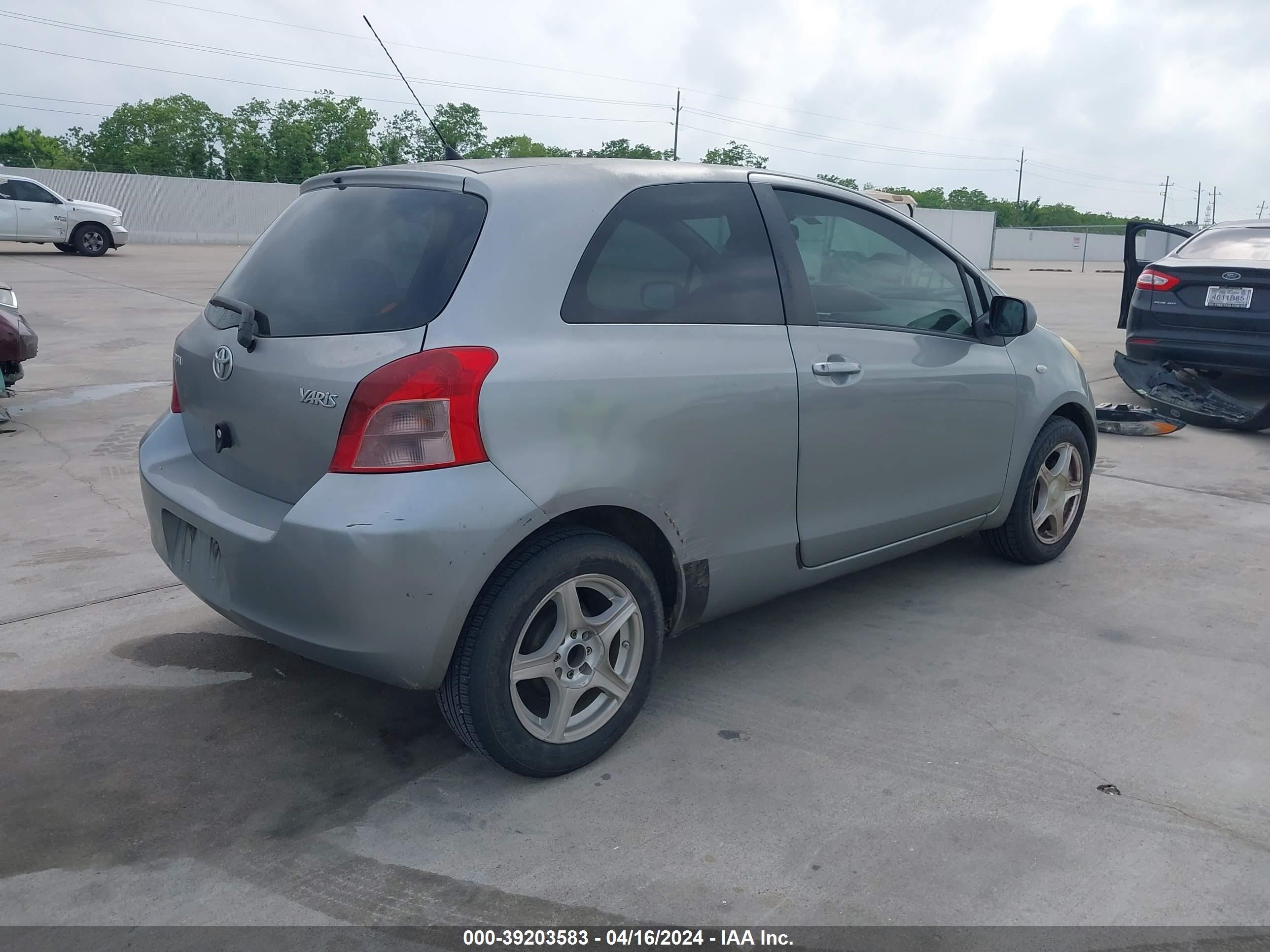 Photo 3 VIN: JTDJT923385146169 - TOYOTA YARIS 