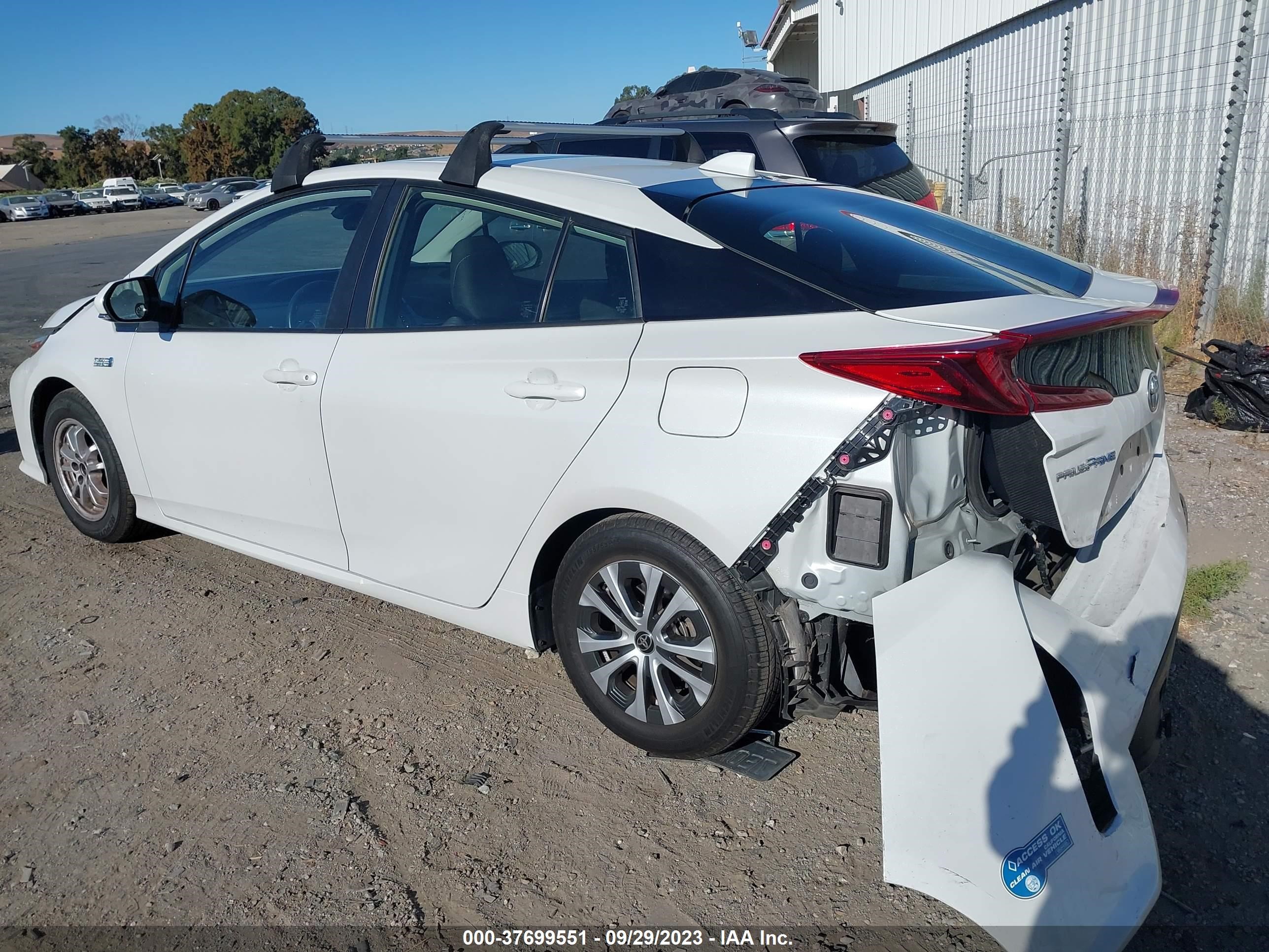 Photo 2 VIN: JTDKAMFP2M3168857 - TOYOTA PRIUS 