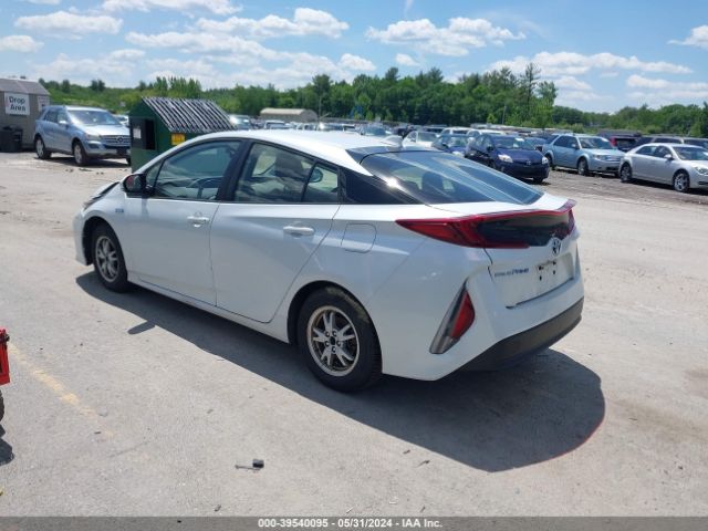 Photo 2 VIN: JTDKAMFP5M3186978 - TOYOTA PRIUS PRIME 