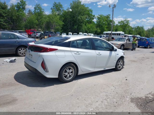 Photo 3 VIN: JTDKAMFP5M3186978 - TOYOTA PRIUS PRIME 