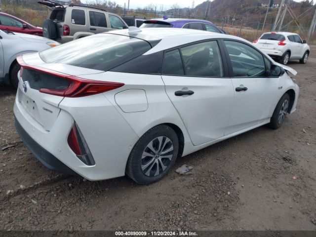 Photo 3 VIN: JTDKAMFP5N3197478 - TOYOTA PRIUS PRIME 