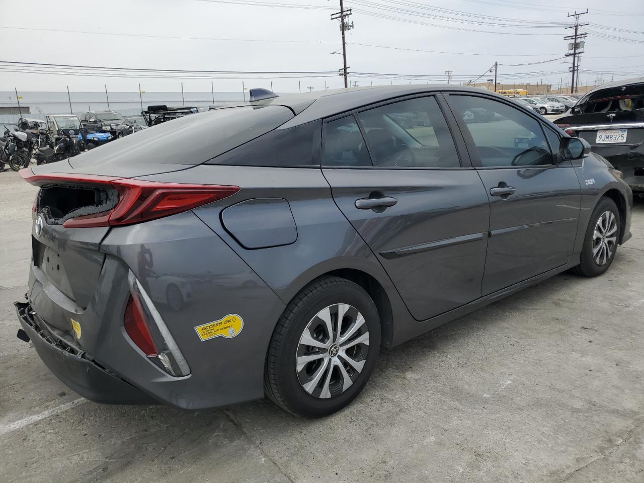 Photo 2 VIN: JTDKAMFP5N3203960 - TOYOTA PRIUS 