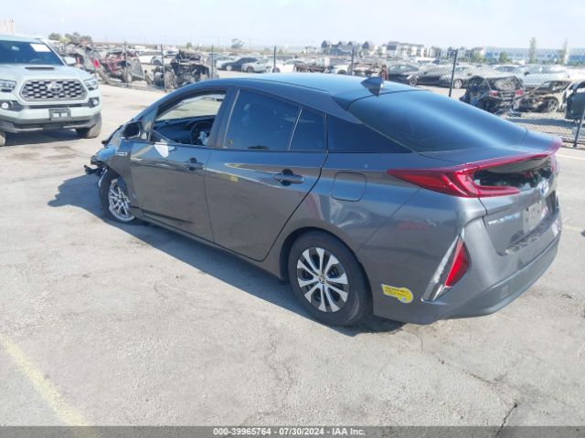 Photo 2 VIN: JTDKAMFP6M3172975 - TOYOTA PRIUS PRIME 