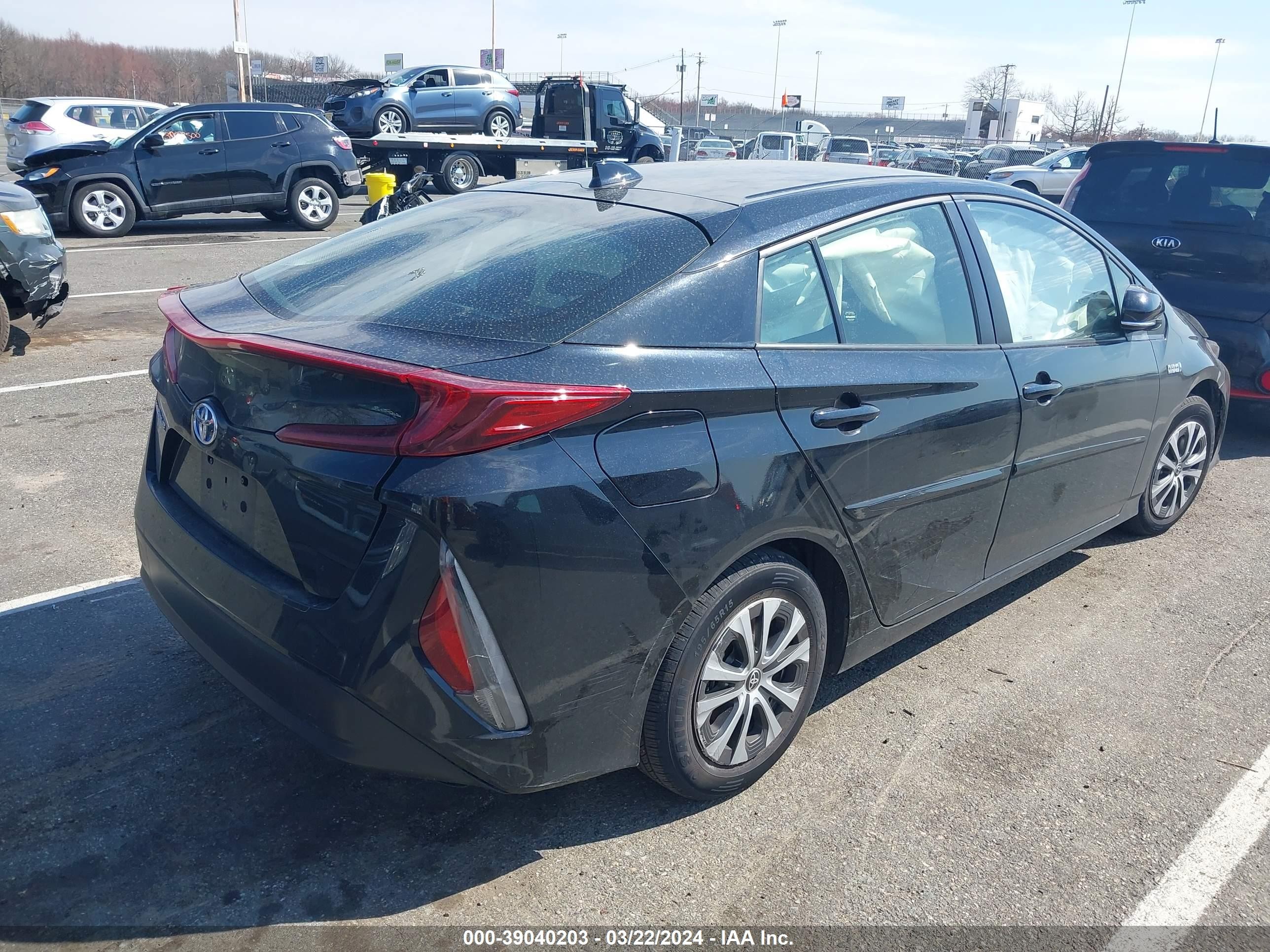 Photo 3 VIN: JTDKAMFP7N3210327 - TOYOTA PRIUS 