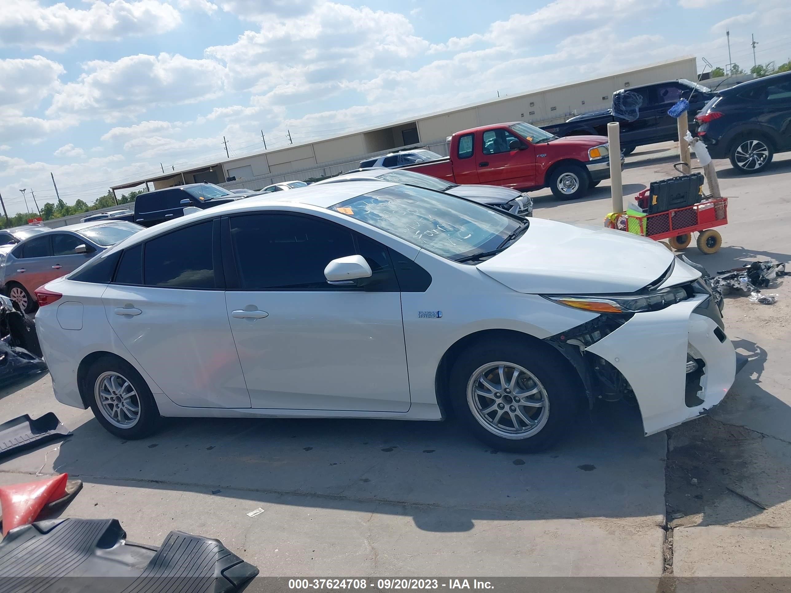 Photo 12 VIN: JTDKAMFP8M3181130 - TOYOTA PRIUS 