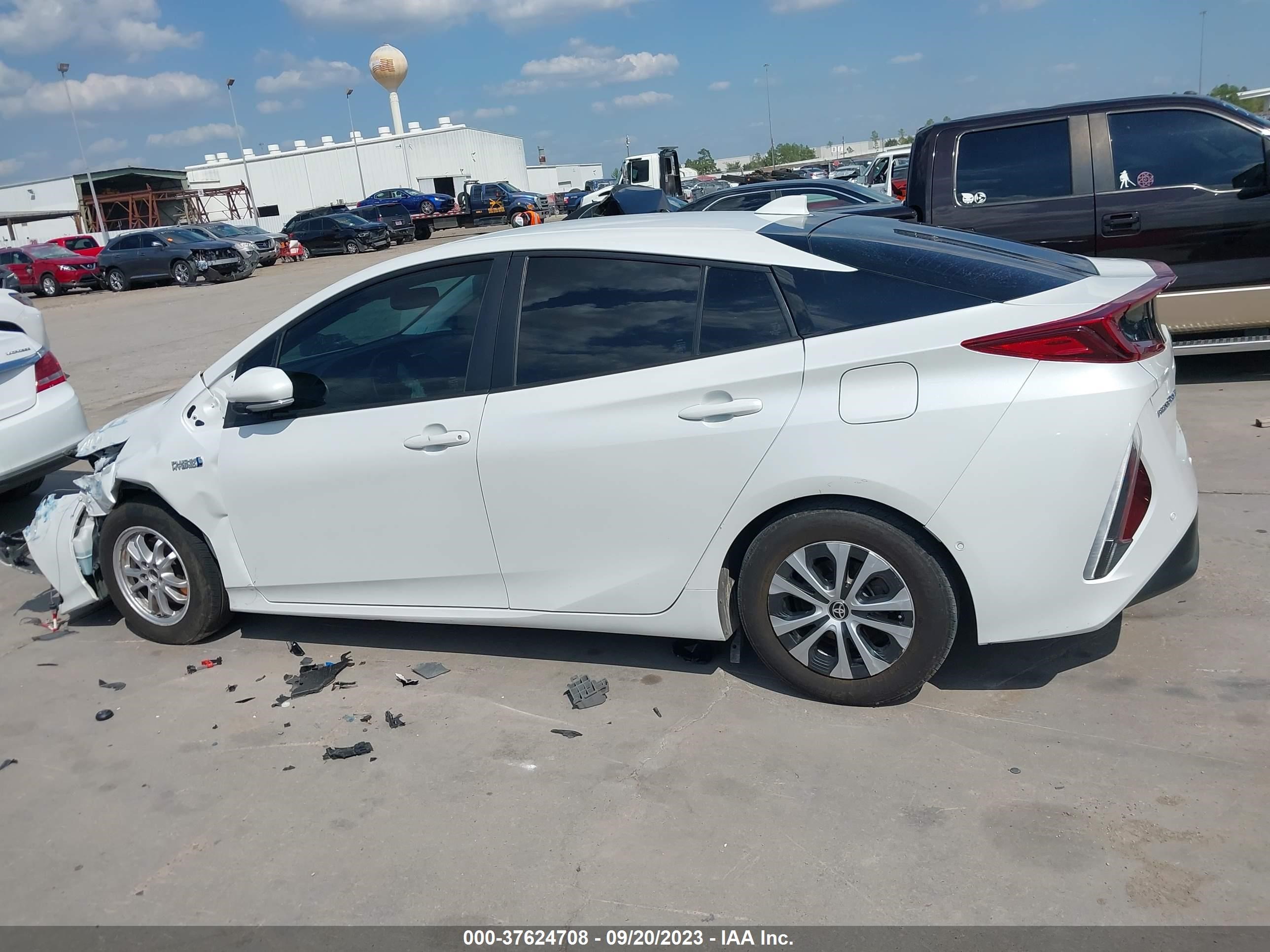 Photo 13 VIN: JTDKAMFP8M3181130 - TOYOTA PRIUS 