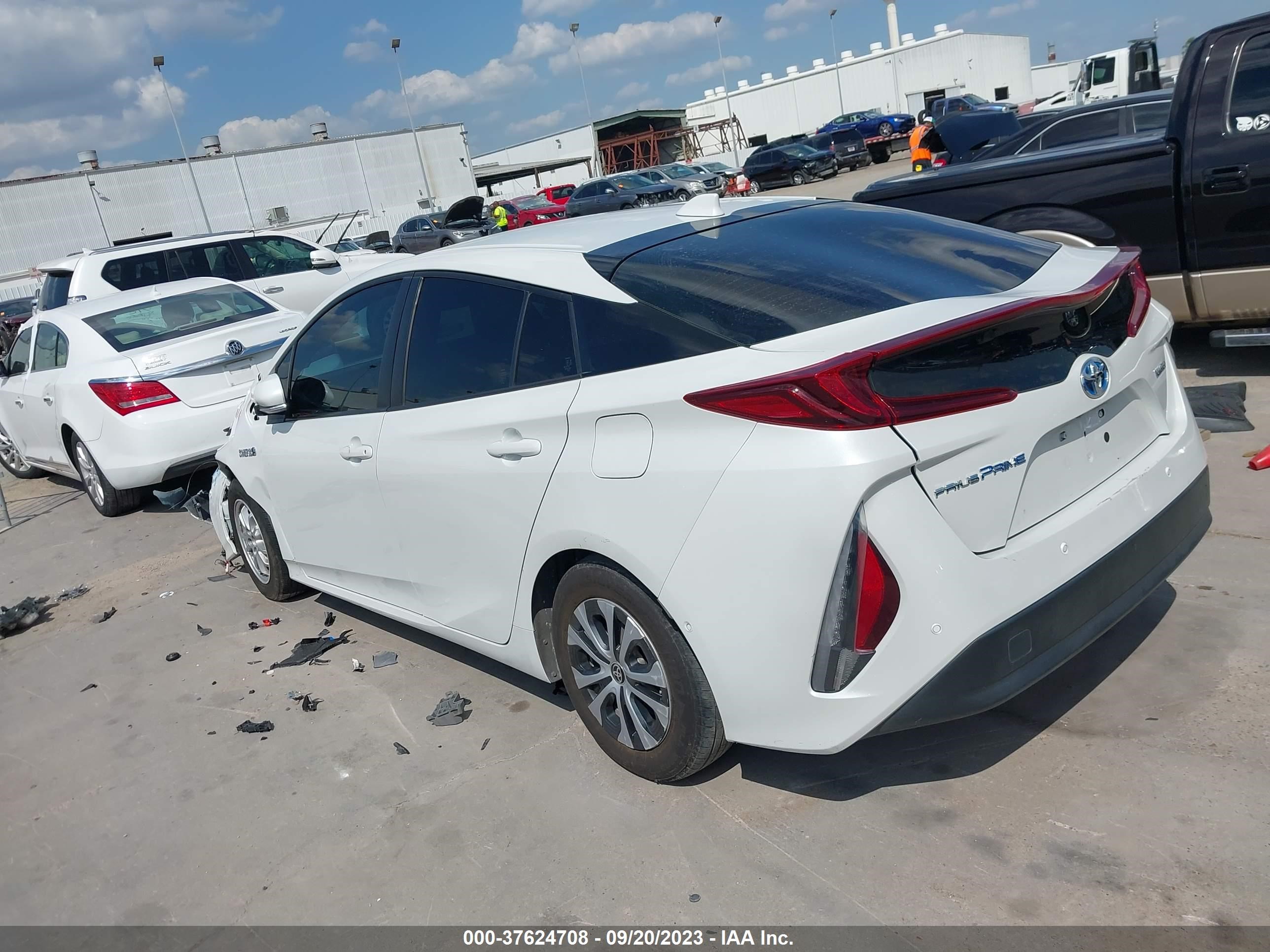 Photo 2 VIN: JTDKAMFP8M3181130 - TOYOTA PRIUS 