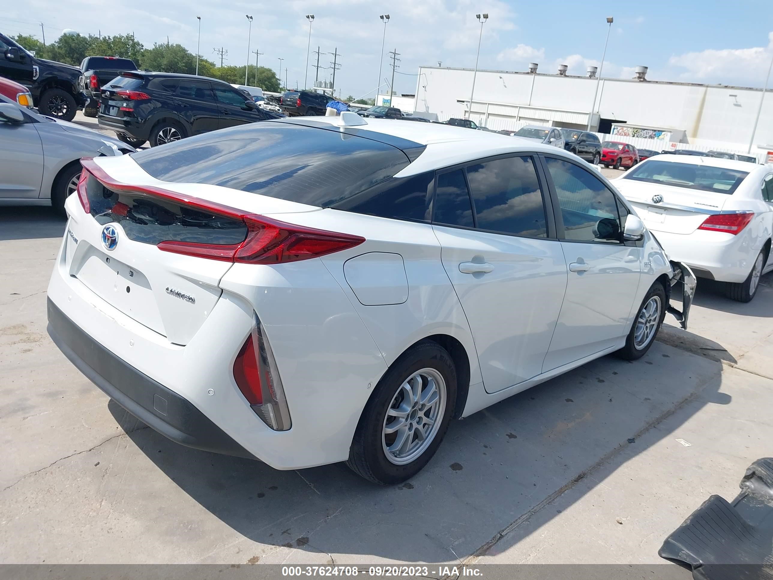 Photo 3 VIN: JTDKAMFP8M3181130 - TOYOTA PRIUS 