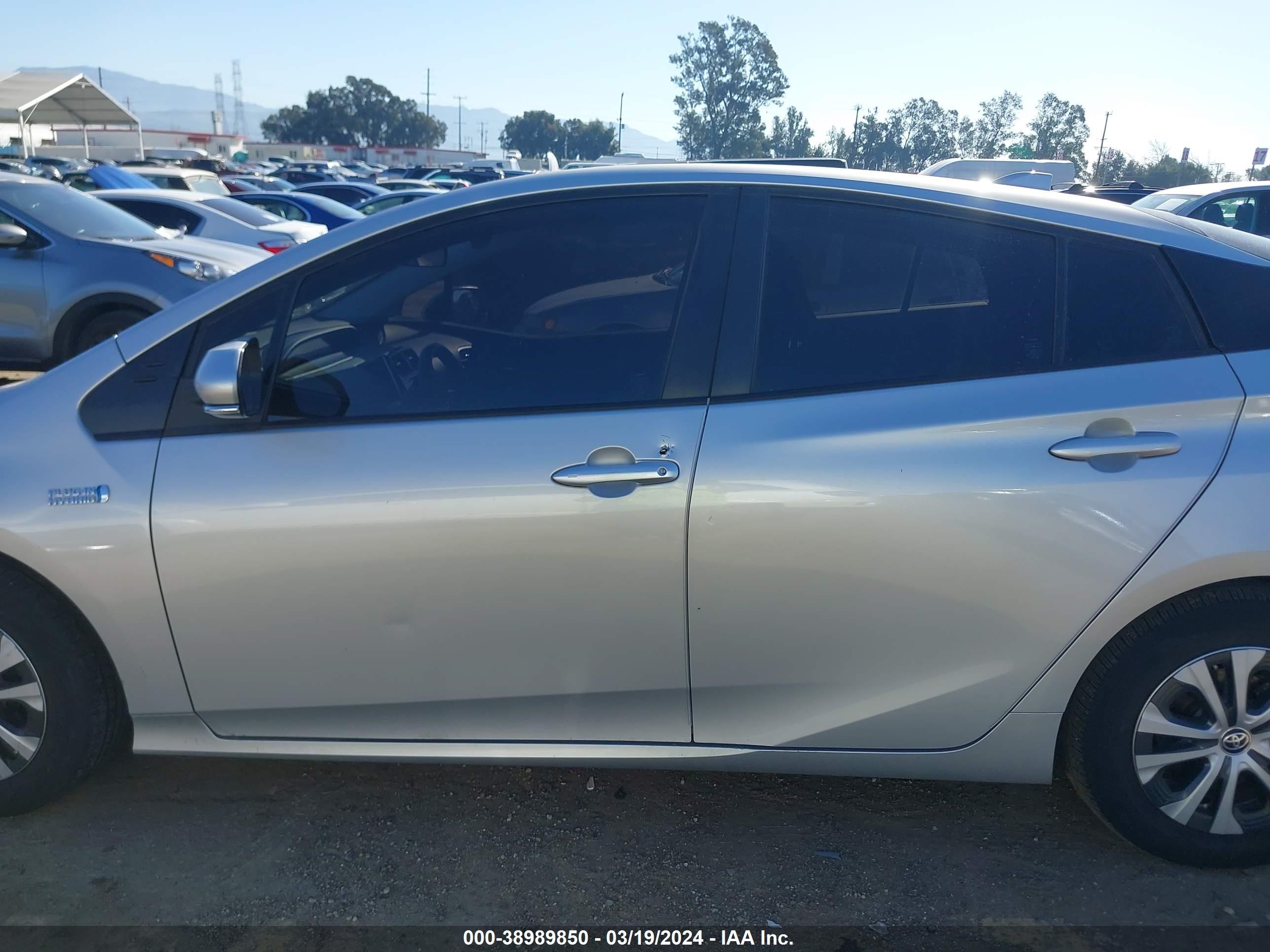 Photo 13 VIN: JTDKAMFPXM3180366 - TOYOTA PRIUS 