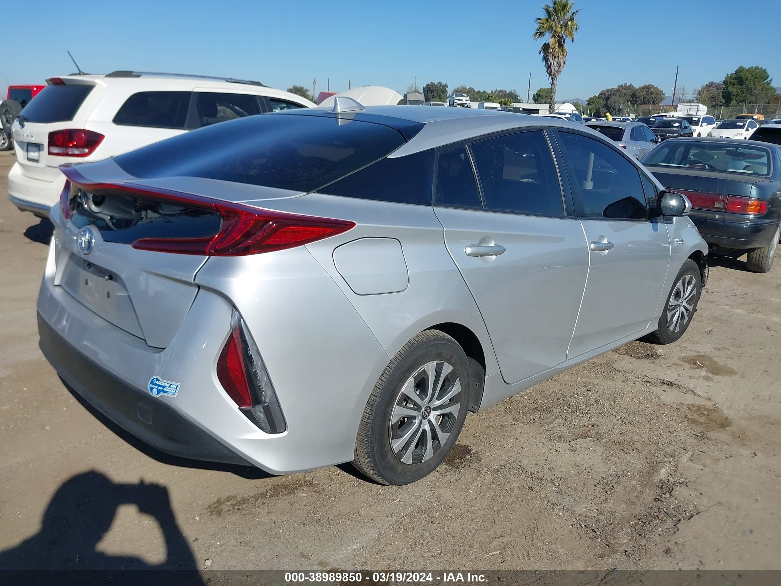 Photo 3 VIN: JTDKAMFPXM3180366 - TOYOTA PRIUS 