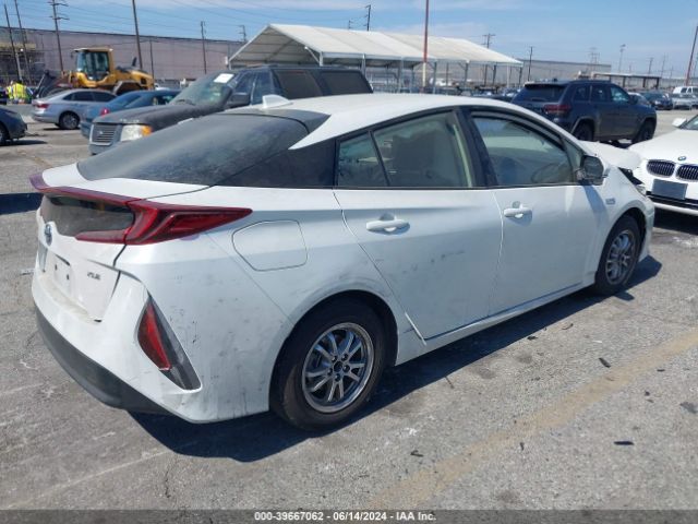 Photo 3 VIN: JTDKAMFPXN3199047 - TOYOTA PRIUS PRIME 