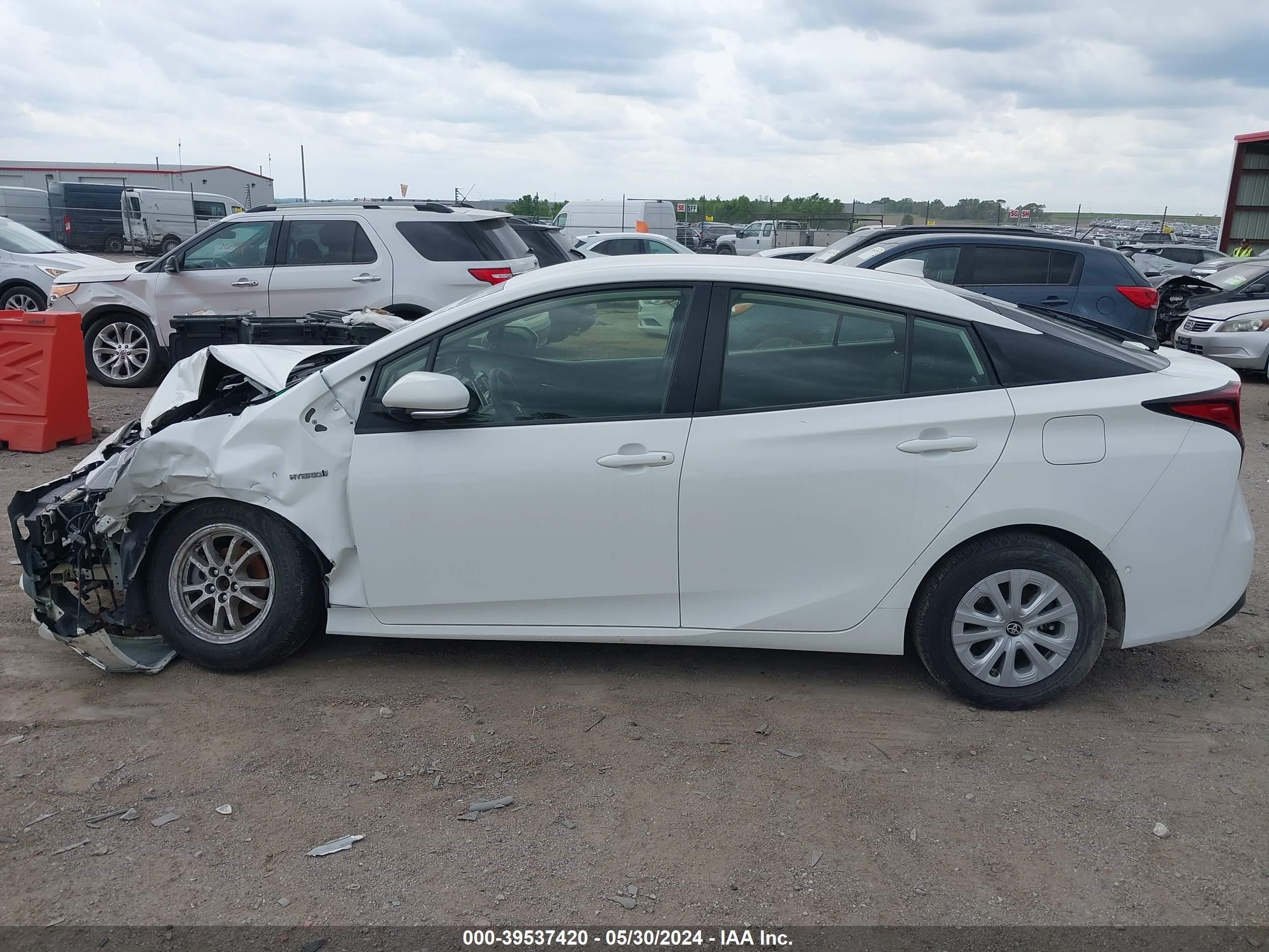 Photo 12 VIN: JTDKAMFU0M3143204 - TOYOTA PRIUS 