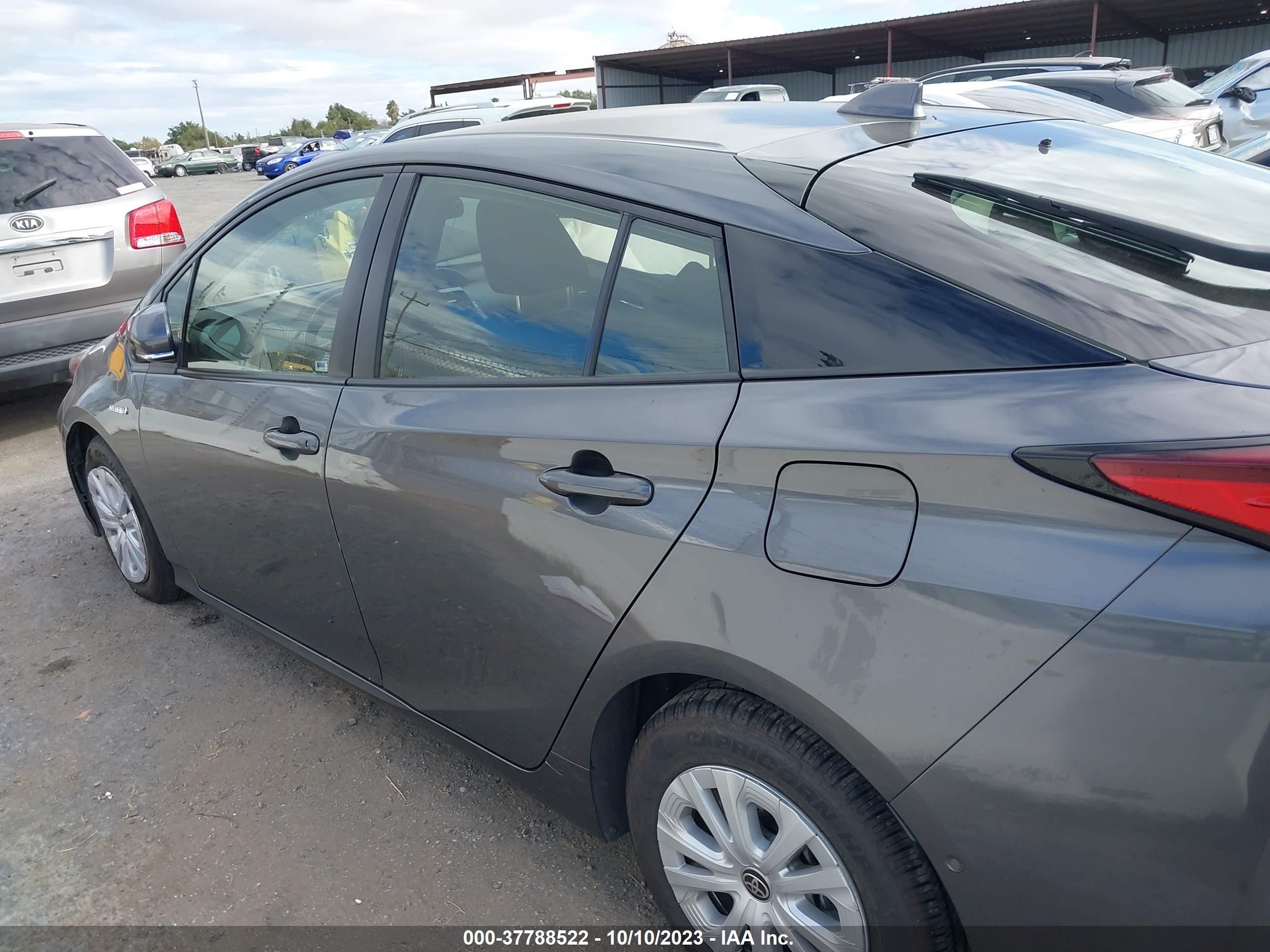 Photo 13 VIN: JTDKAMFU3M3129412 - TOYOTA PRIUS 