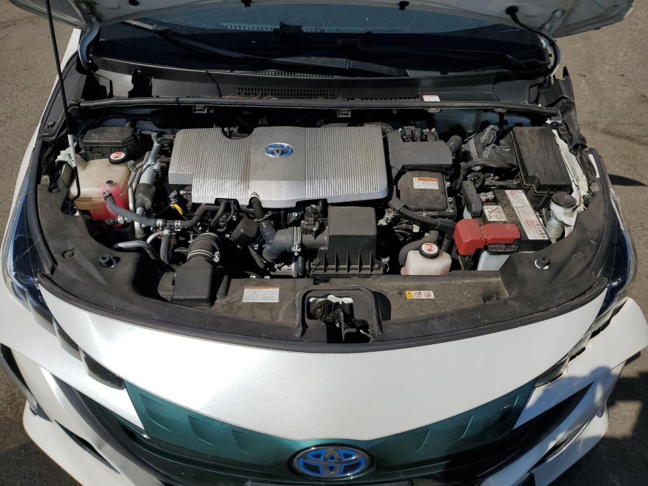 Photo 10 VIN: JTDKARFP0J3100324 - TOYOTA PRIUS 