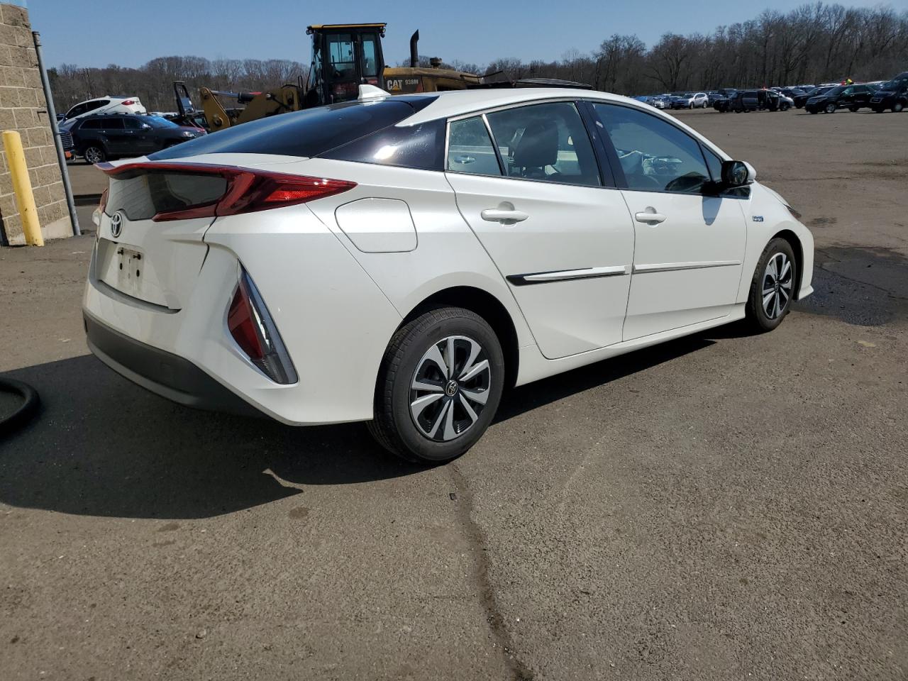 Photo 2 VIN: JTDKARFP0J3100324 - TOYOTA PRIUS 