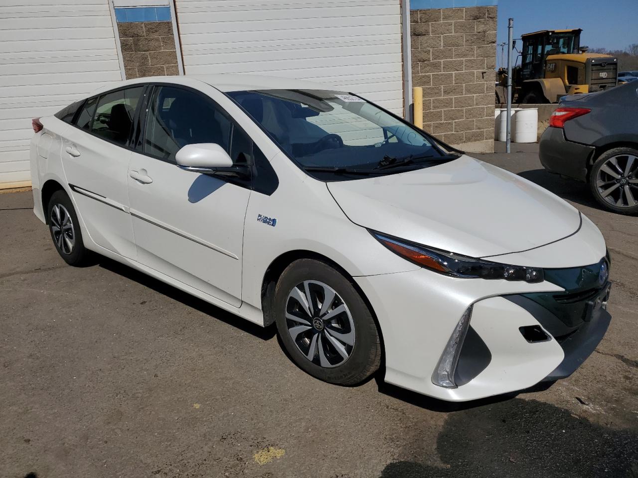 Photo 3 VIN: JTDKARFP0J3100324 - TOYOTA PRIUS 