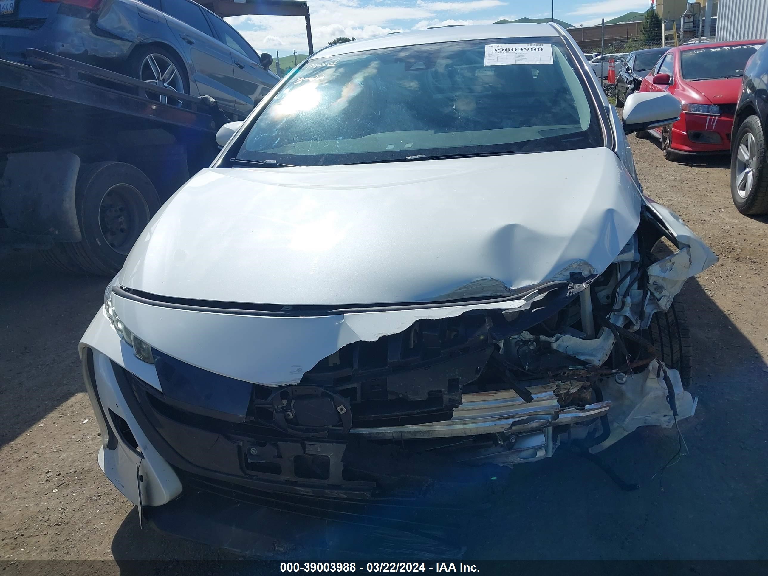 Photo 11 VIN: JTDKARFP0J3104597 - TOYOTA PRIUS 