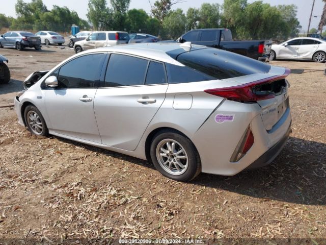 Photo 2 VIN: JTDKARFP0K3106867 - TOYOTA PRIUS PRIME 