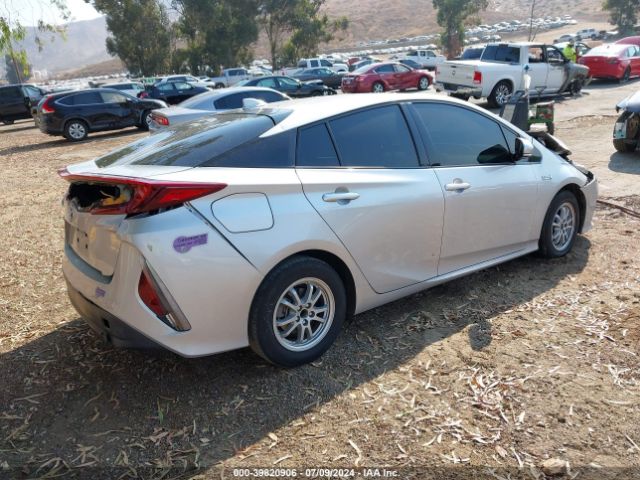 Photo 3 VIN: JTDKARFP0K3106867 - TOYOTA PRIUS PRIME 