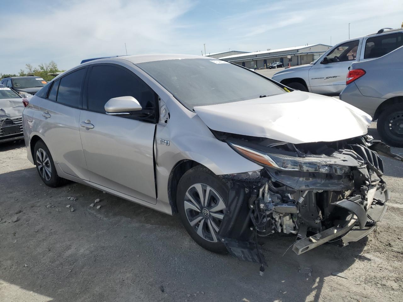 Photo 3 VIN: JTDKARFP0K3113253 - TOYOTA PRIUS 