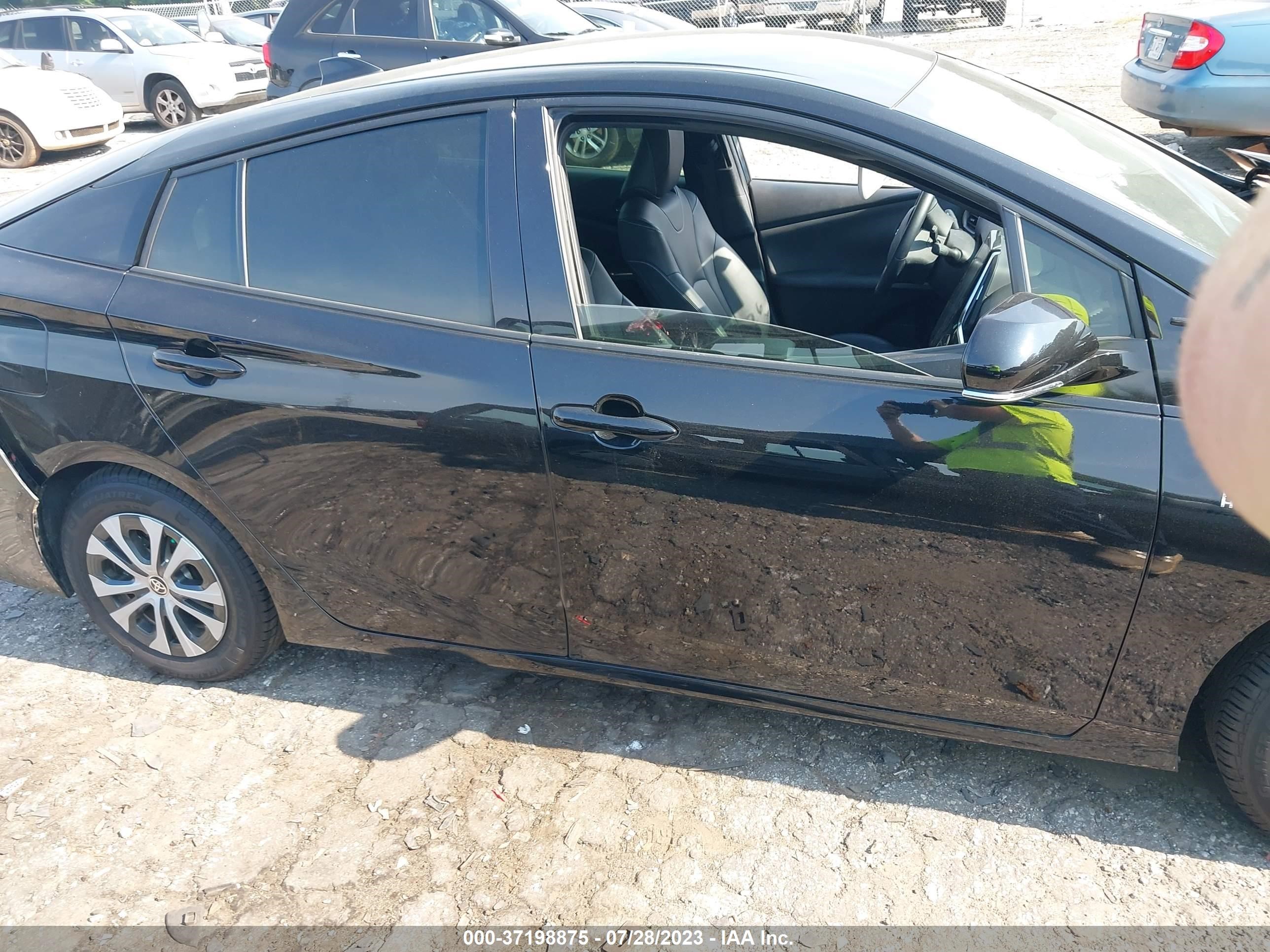 Photo 11 VIN: JTDKARFP0L3124934 - TOYOTA PRIUS 