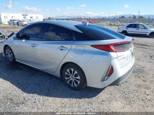 Photo 2 VIN: JTDKARFP0L3150501 - TOYOTA PRIUS PRIME 