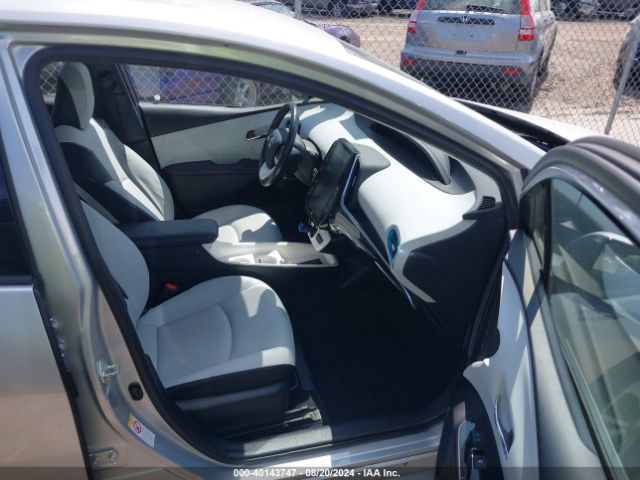 Photo 4 VIN: JTDKARFP1J3069567 - TOYOTA PRIUS PRIME 