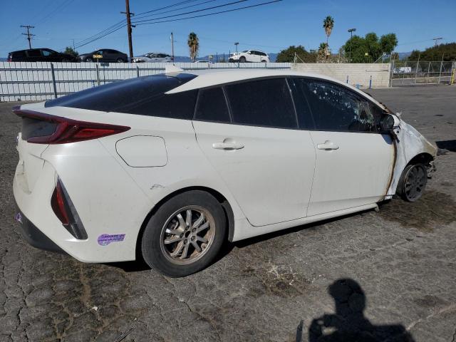 Photo 2 VIN: JTDKARFP1J3102664 - TOYOTA PRIUS 