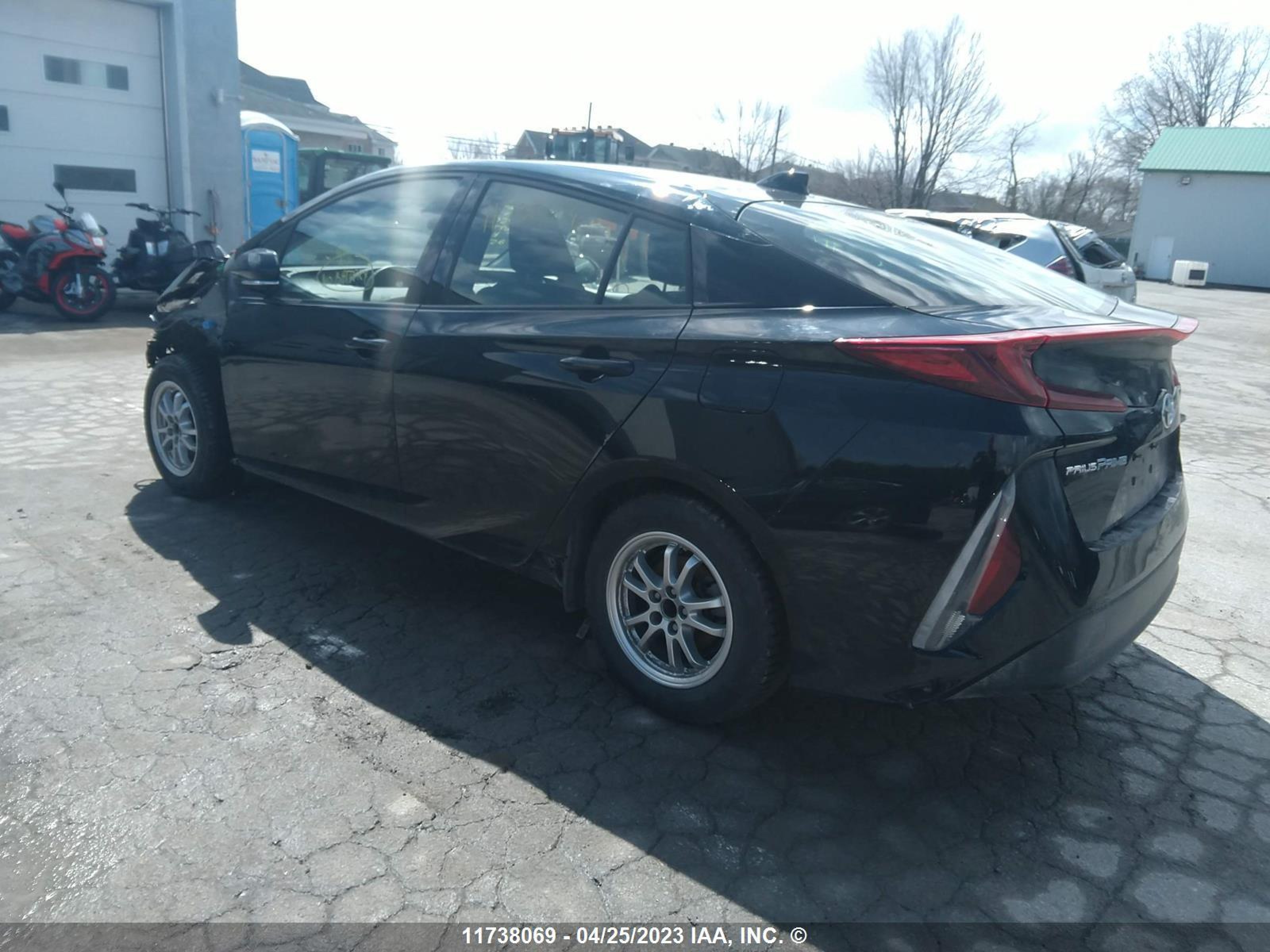 Photo 2 VIN: JTDKARFP1L3156677 - TOYOTA PRIUS 