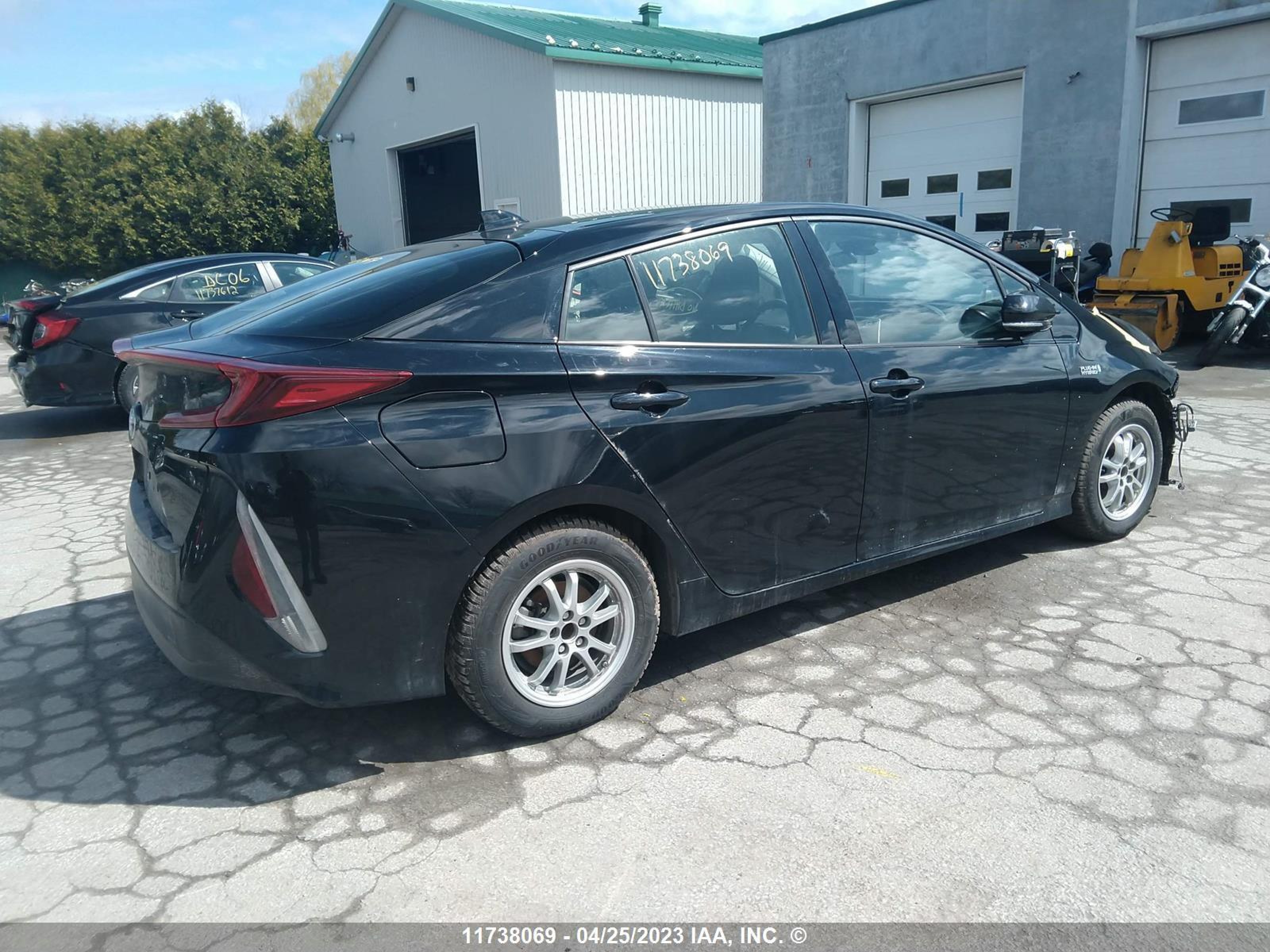 Photo 3 VIN: JTDKARFP1L3156677 - TOYOTA PRIUS 