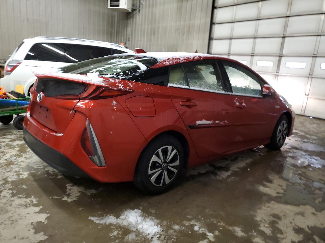 Photo 2 VIN: JTDKARFP2H3028889 - TOYOTA PRIUS 