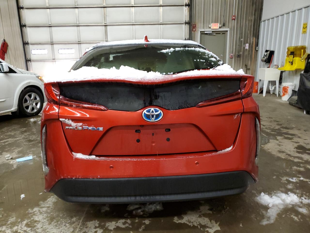 Photo 5 VIN: JTDKARFP2H3028889 - TOYOTA PRIUS 