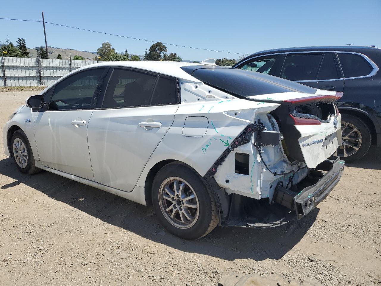 Photo 1 VIN: JTDKARFP2H3038466 - TOYOTA PRIUS 