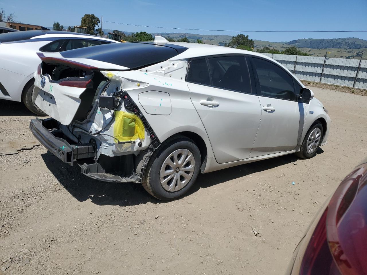 Photo 2 VIN: JTDKARFP2H3038466 - TOYOTA PRIUS 