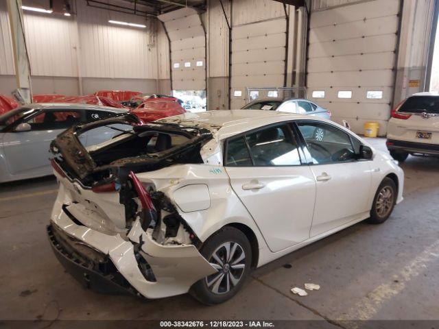 Photo 3 VIN: JTDKARFP2H3064744 - TOYOTA PRIUS PRIME 