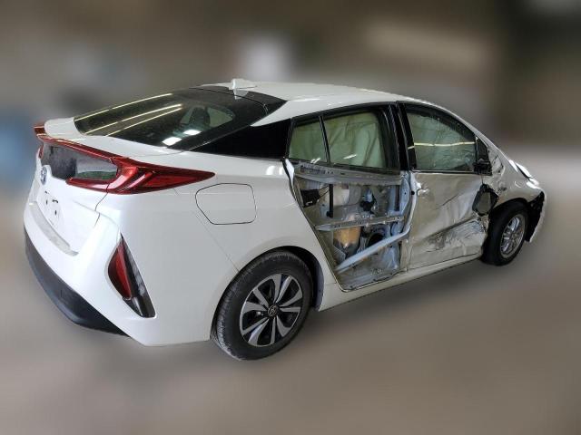 Photo 2 VIN: JTDKARFP2J3098138 - TOYOTA PRIUS 