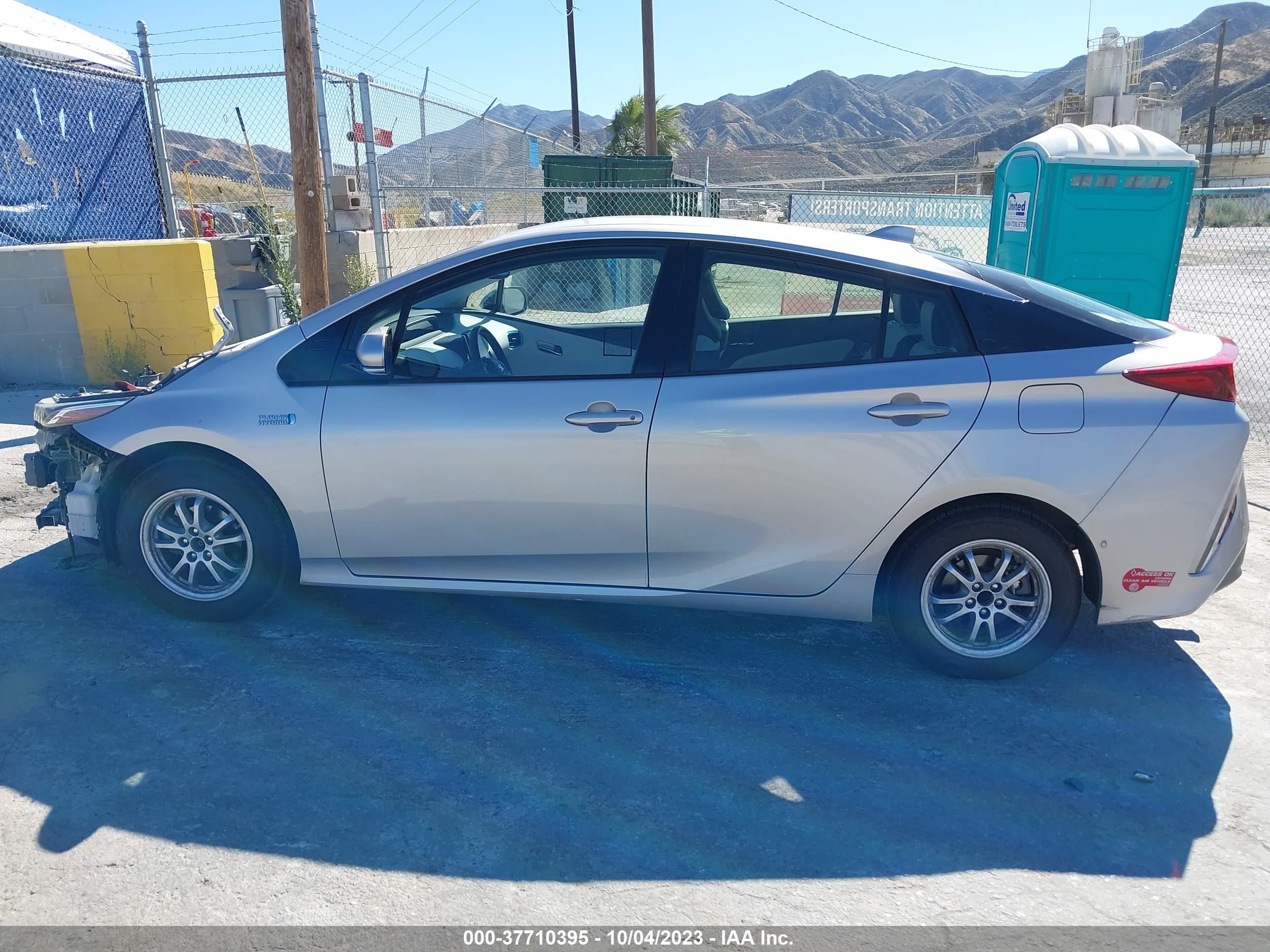 Photo 14 VIN: JTDKARFP3H3029971 - TOYOTA PRIUS 