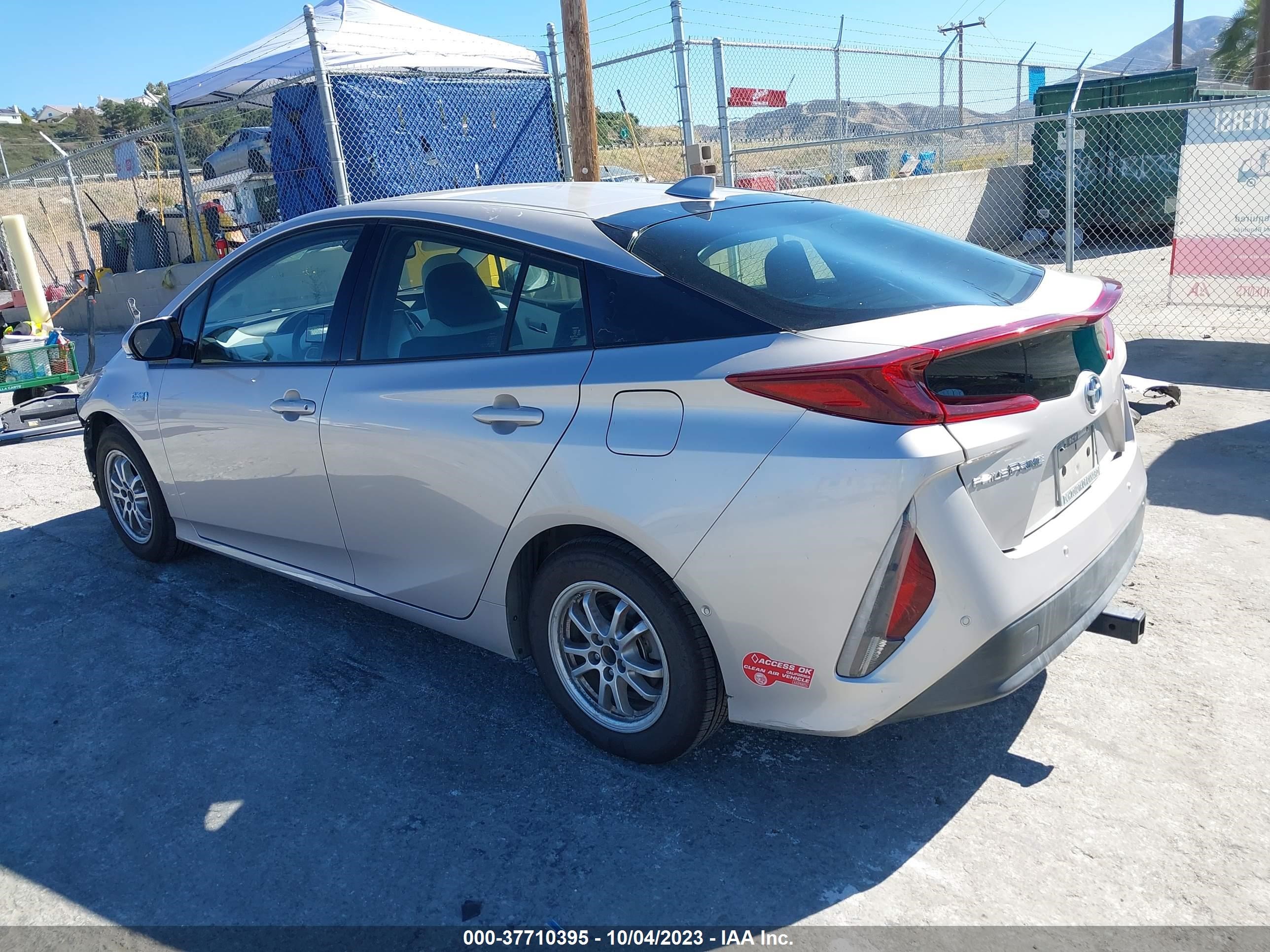 Photo 2 VIN: JTDKARFP3H3029971 - TOYOTA PRIUS 