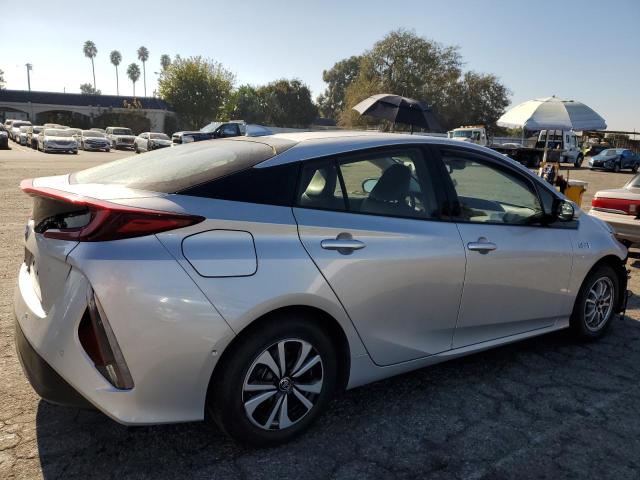 Photo 2 VIN: JTDKARFP3J3098522 - TOYOTA PRIUS 