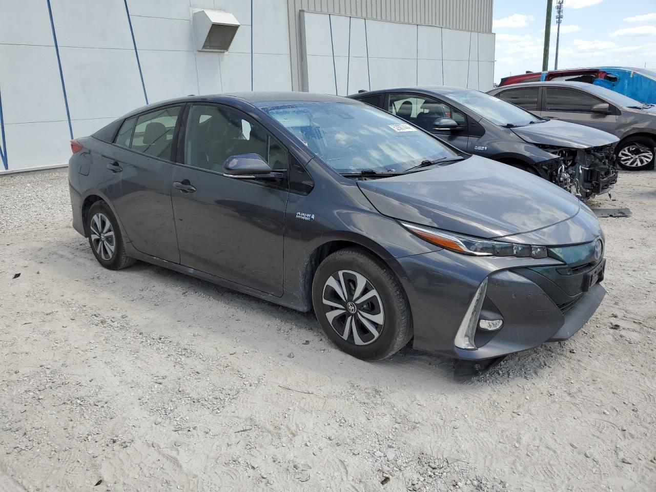 Photo 3 VIN: JTDKARFP3K3113022 - TOYOTA PRIUS 